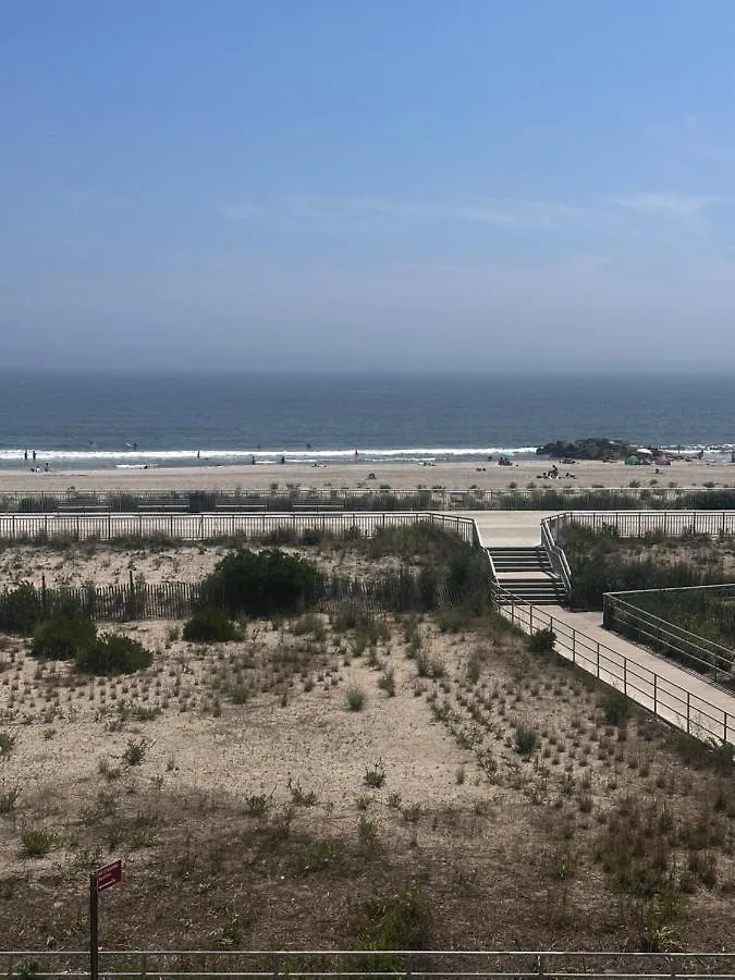 Huge Beach House New York